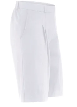 Bermudas in bequemer Weite