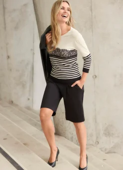 Bermudas in bequemer Weite