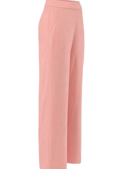 Cordhose mit modisch weitem Beinverlauf