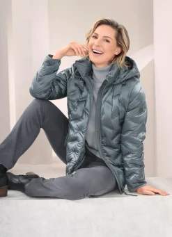 Daunenjacke mit abnehmbarer Kapuze