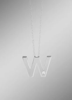 Einzigartig und elegant: Buchstaben-Anhänger aus Platin