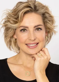 Exquisite Gold-Eleganz: Damenring mit Ziselierung