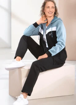 Freizeitanzug mit Kapuze