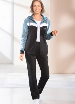 Freizeitanzug mit Kapuze