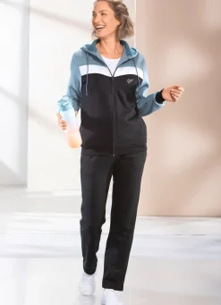 Freizeitanzug mit Kapuze