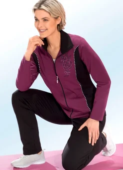 Freizeitanzug mit Kontrasteinsätzen und Zierpaspeln