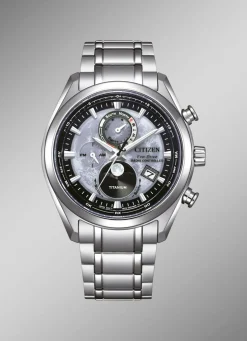 Funk-Solar-Herrenuhr mit Super-Titanium-Bandgehäuse