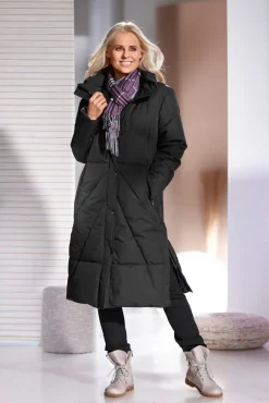 Funktionsmantel mit verstaubarer Kapuze