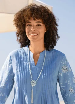 Halskette mit Anhänger und Quaste