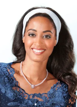 Halskette mit Schmuckperlen und Strassherz