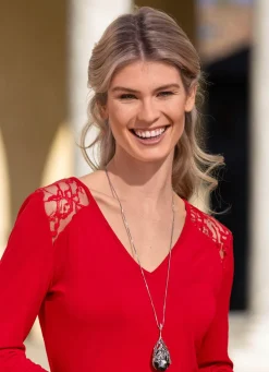 Halskette mit Tropfenanhänger