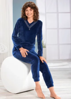 Hausanzug mit Strasssteinzier