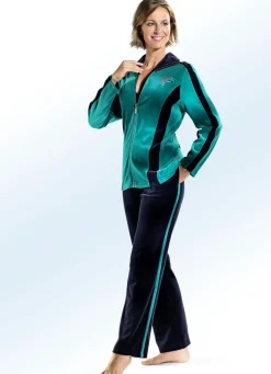 Hausanzug mit Strasssteinzier