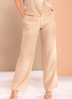 Hose in ausgestellter Form