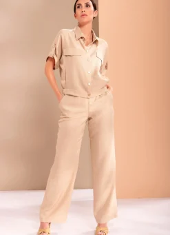 Hose in ausgestellter Form