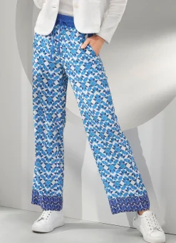 Hose in modischer Weite