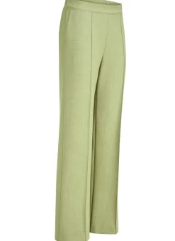 Hose in modischer Weite