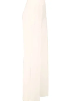 Hose in modischer Weite