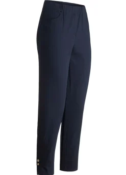 Hose mit dekorativen Zierknöpfen