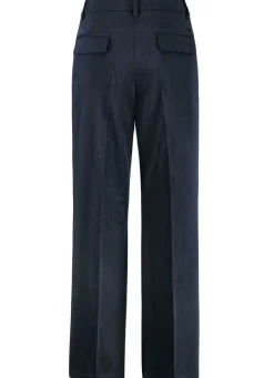 Hose mit rückwärtigen Dehnbundeinsätzen