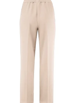 Hose mit schmückendem Zierteil