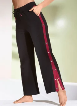 Hose mit seitlichen Knöpfen