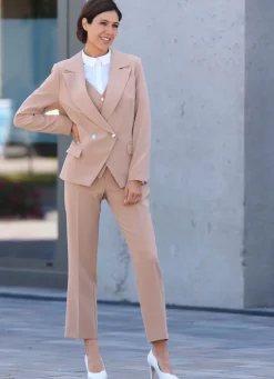 Hosenanzug mit doppelreihig geknöpftem Blazer