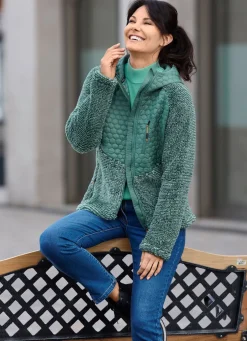 Jacke im aktuellen Materialmix