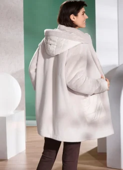 Jacke im angesagten Materialmix