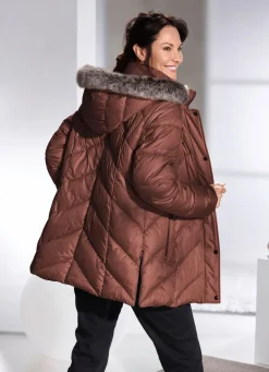 Jacke mit abnehmbarer Kapuze