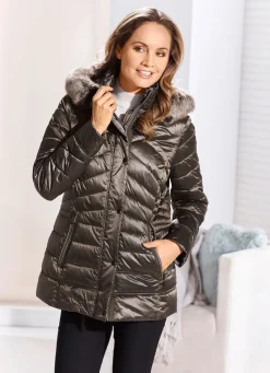 Jacke mit abnehmbarer Kapuze