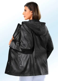 Jacke mit abnehmbarer Kapuze