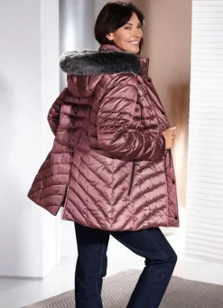 Jacke mit abnehmbarer Kapuze