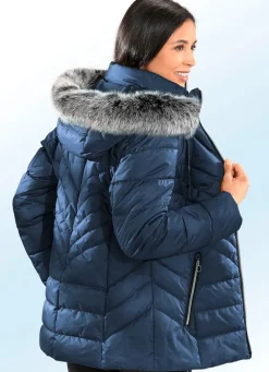 Jacke mit abnehmbarer Kapuze