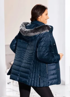 Jacke mit abnehmbarer Kapuze