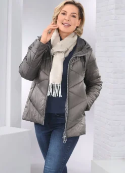 Jacke mit fester Kapuze