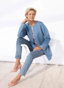 Jacke mit offener Kantenverarbeitung