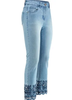 Jeans mit aufwendiger Lochstickerei