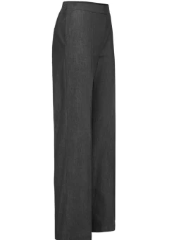 Jeans mit leicht ausgestellter Beinweite