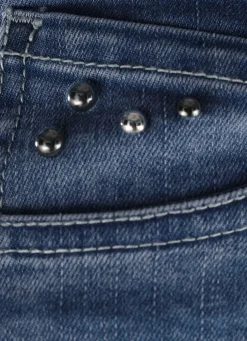 Jeans mit trendigen Ziernieten