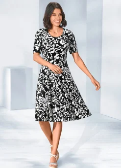 Kleid in schwingender Form