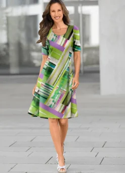 Kleid in schwingender Form