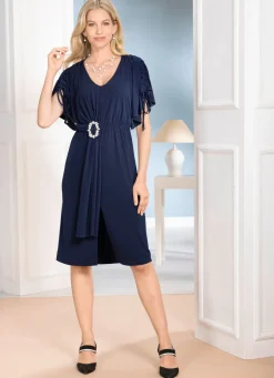 Kleid mit Schmuckspange