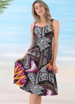 Kleid mit Zierringen an den breiten Trägern