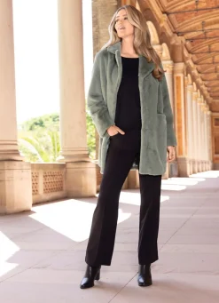 Kurzmantel mit aufgesetzten Taschen