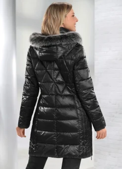 Kurzmantel mit Längssteppung seitlich