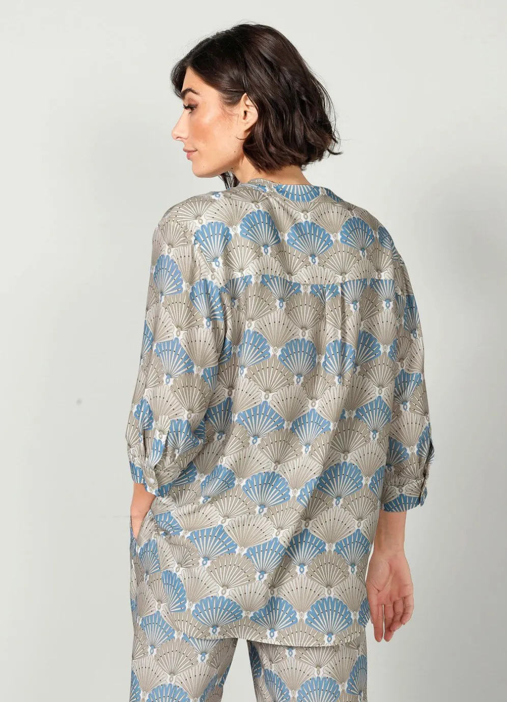 Longbluse mit harmonischem Druck