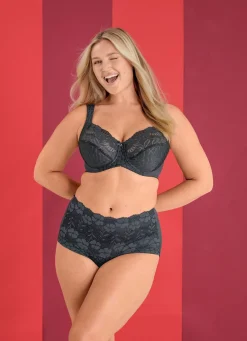 Miss Mary Miederslip mit unterlegter Elastikspitze im Vorderteil