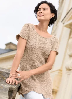 Pullover in dekorativem Wellendessin