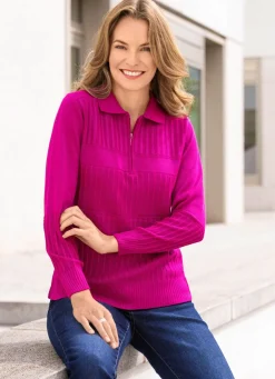 Pullover mit streckenden Strukturstreifen